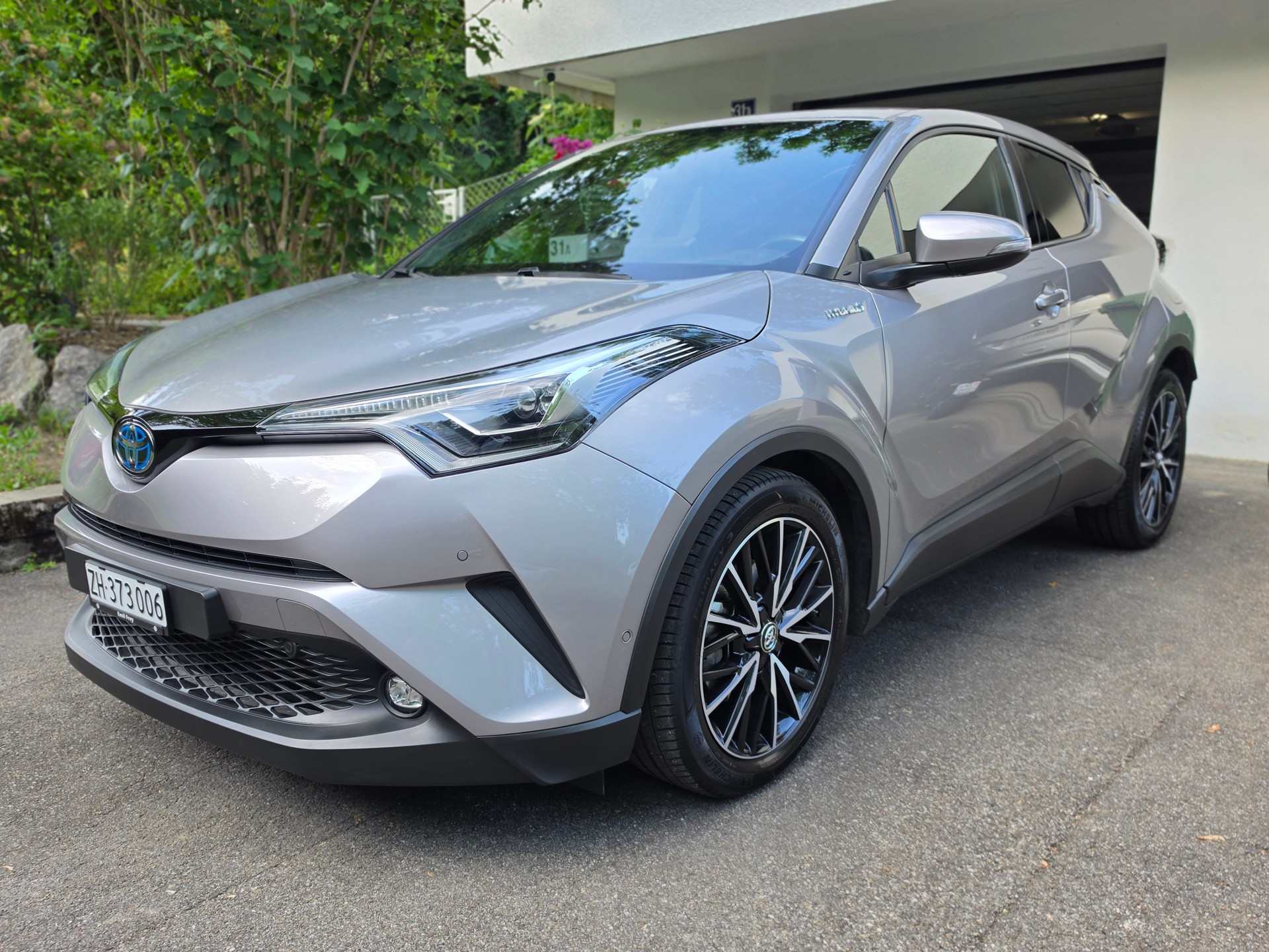 TOYOTA 1.8 VVTi HSD Premium, Toyota Relax Garantie, 8fach bereift