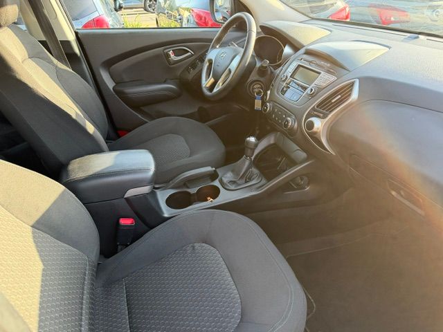 HYUNDAI iX 35 2.0 Comfort 4WD-image-8