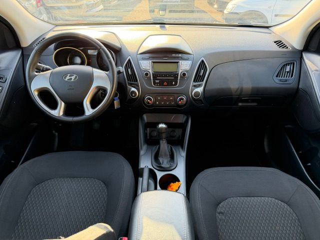 HYUNDAI iX 35 2.0 Comfort 4WD-image-6