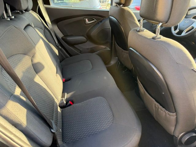 HYUNDAI iX 35 2.0 Comfort 4WD-image-10