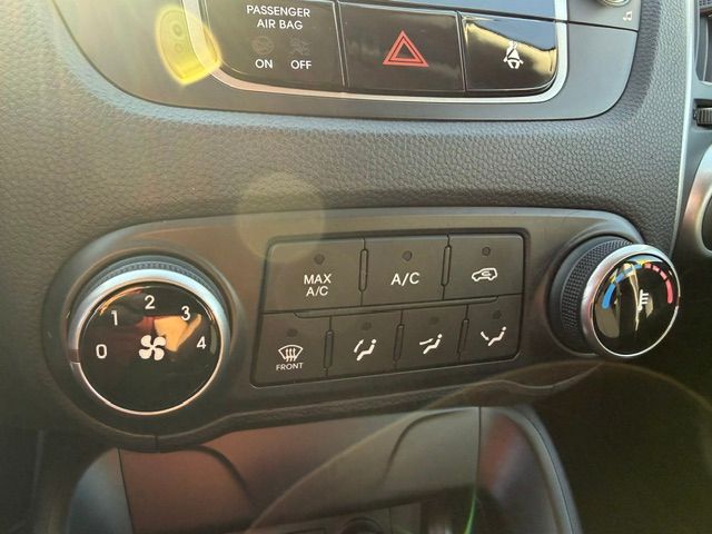 HYUNDAI iX 35 2.0 Comfort 4WD-image-11