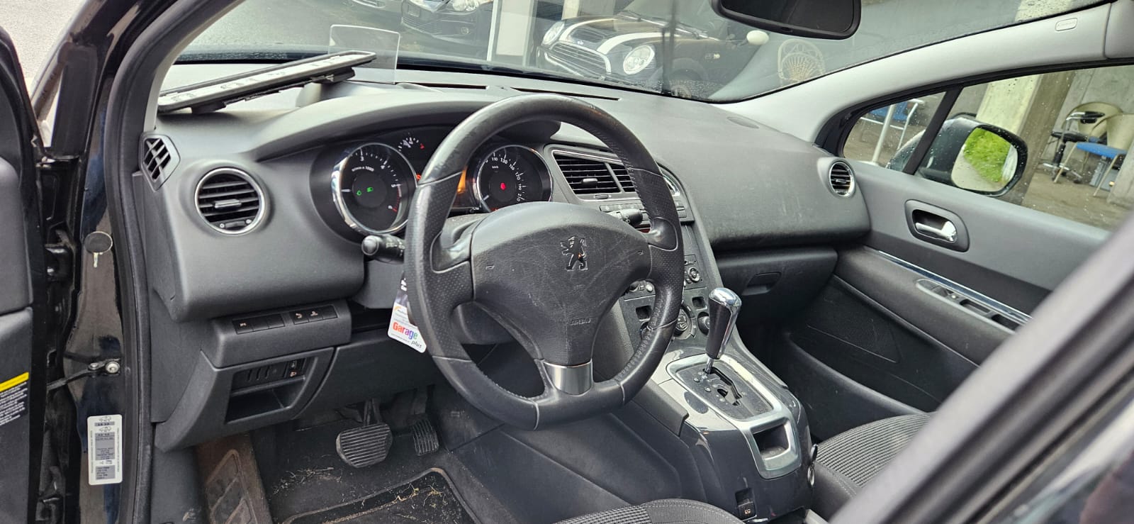 PEUGEOT 5008 2.0 HDI Business Automatic-image-4