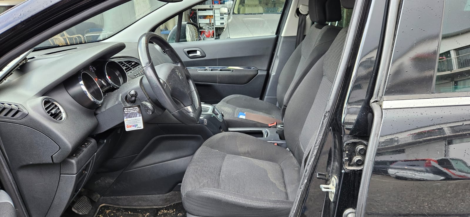 PEUGEOT 5008 2.0 HDI Business Automatic-image-6