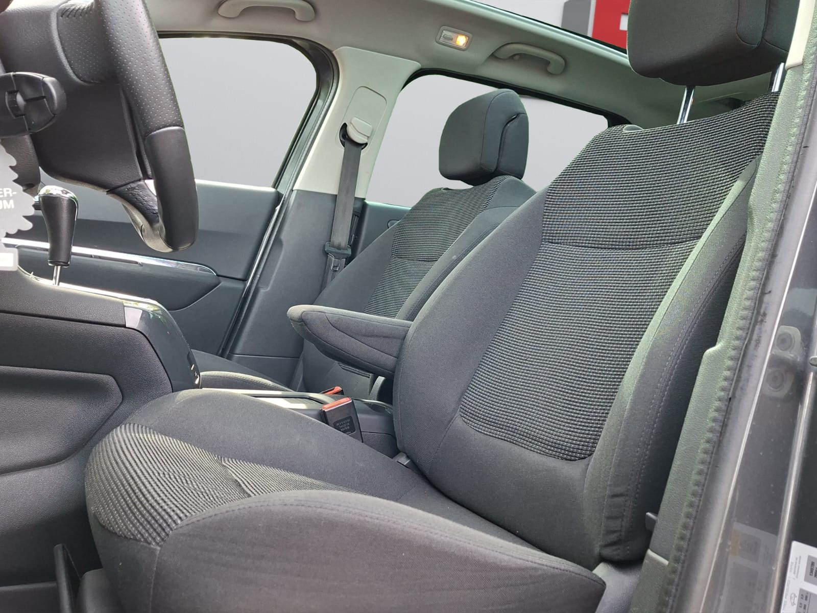 PEUGEOT 5008 1.6 16V T Family Automatic-image-11