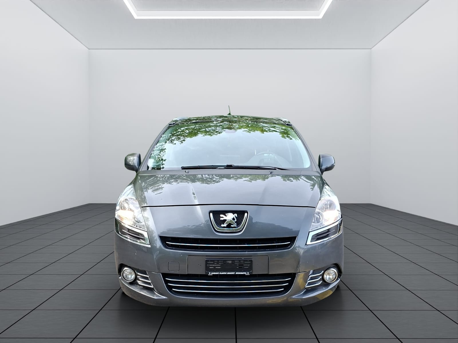 PEUGEOT 5008 1.6 16V T Family Automatic-showroom-element-1