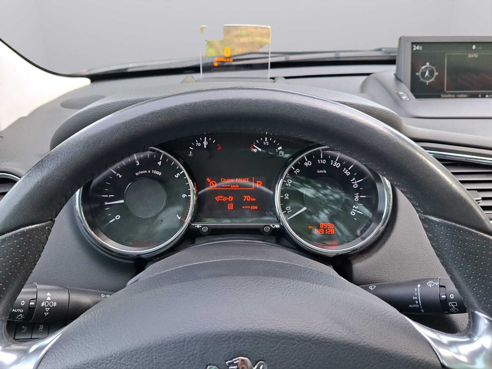 PEUGEOT 5008 1.6 16V T Family Automatic-image-17
