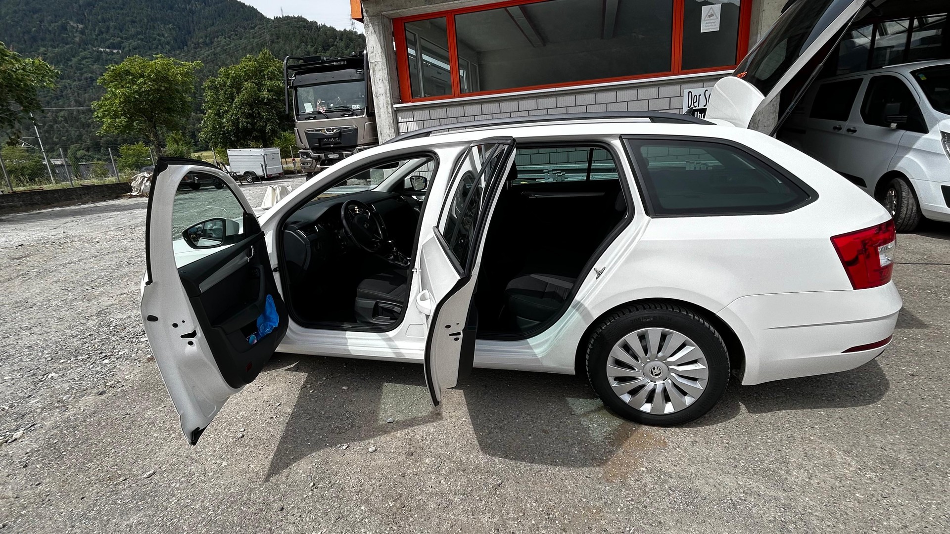 SKODA 2.0 TSI Ambition 4x4 DSG-image-2