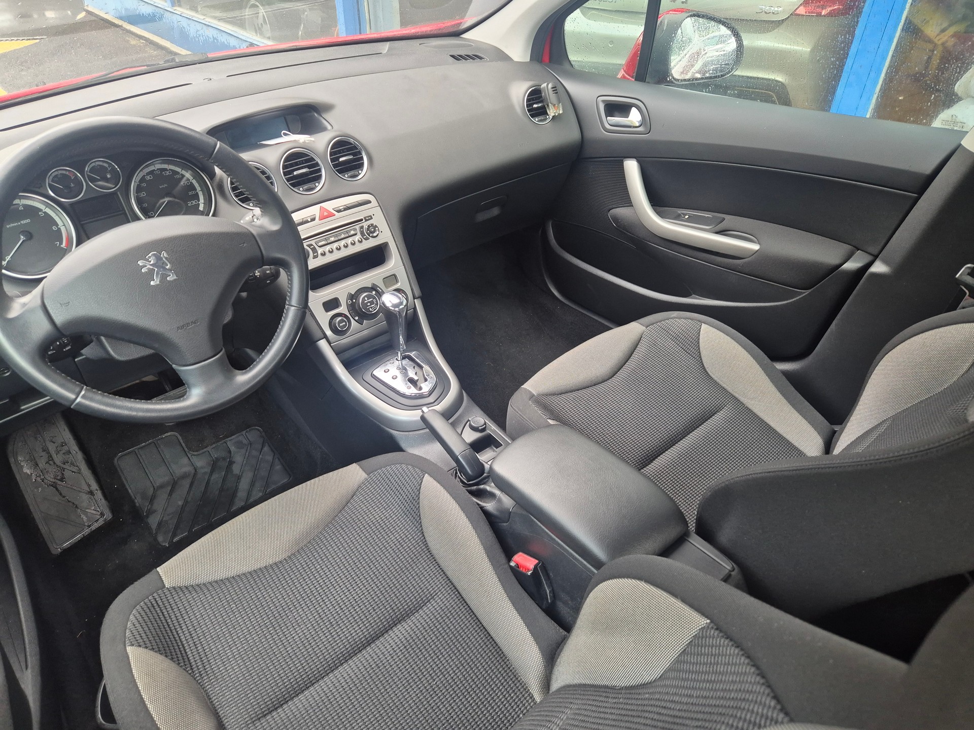 PEUGEOT 308 1.6 16V VTI Lion Edition Automatic-image-4
