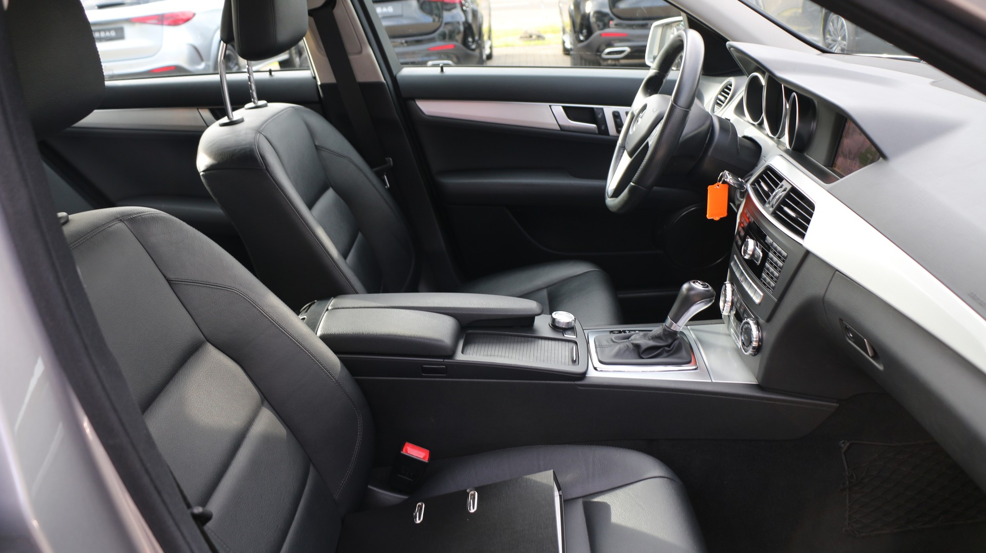 MERCEDES-BENZ C 350 Avantgarde 4Matic-image-15
