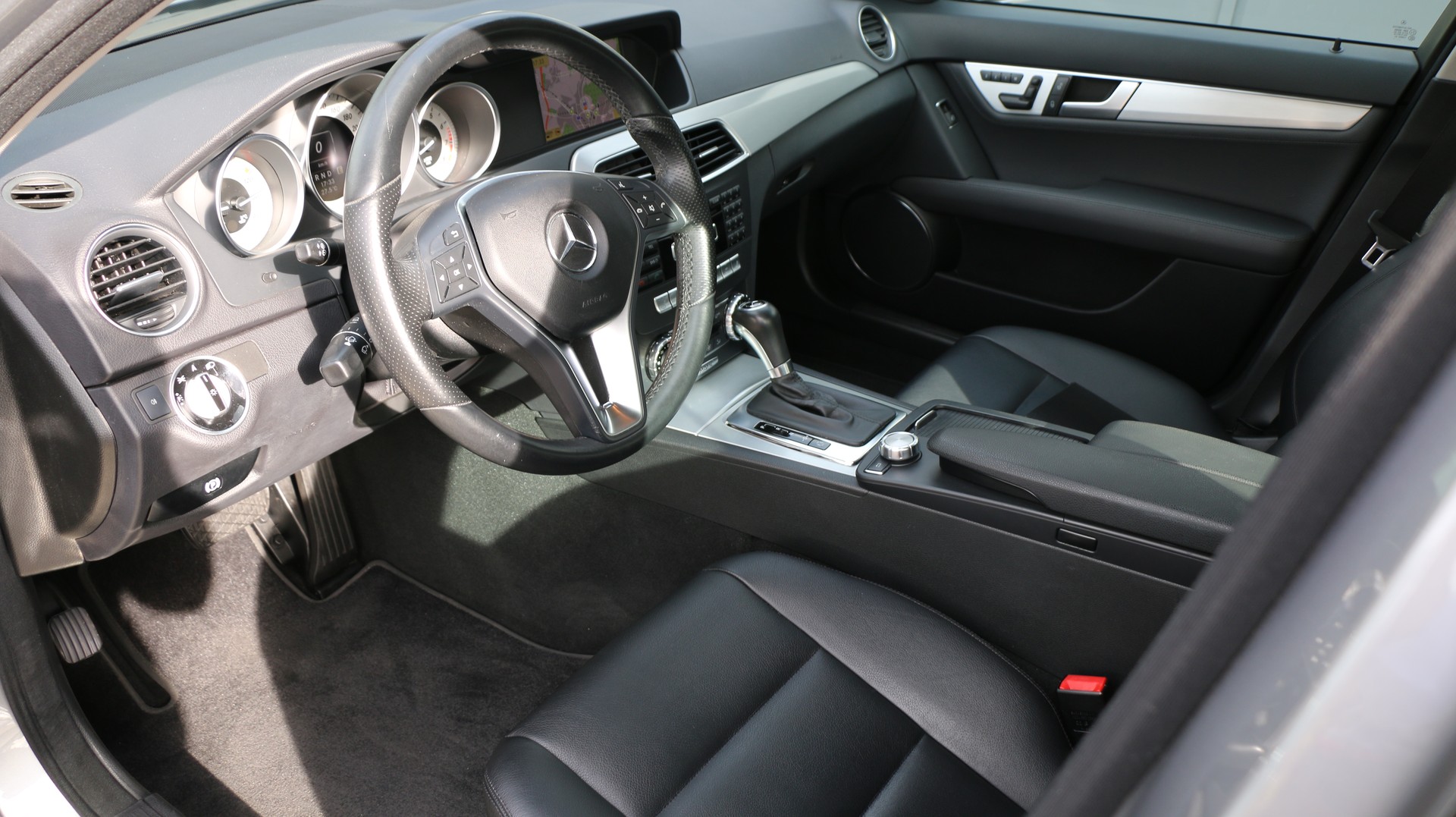 MERCEDES-BENZ C 350 Avantgarde 4Matic-image-10