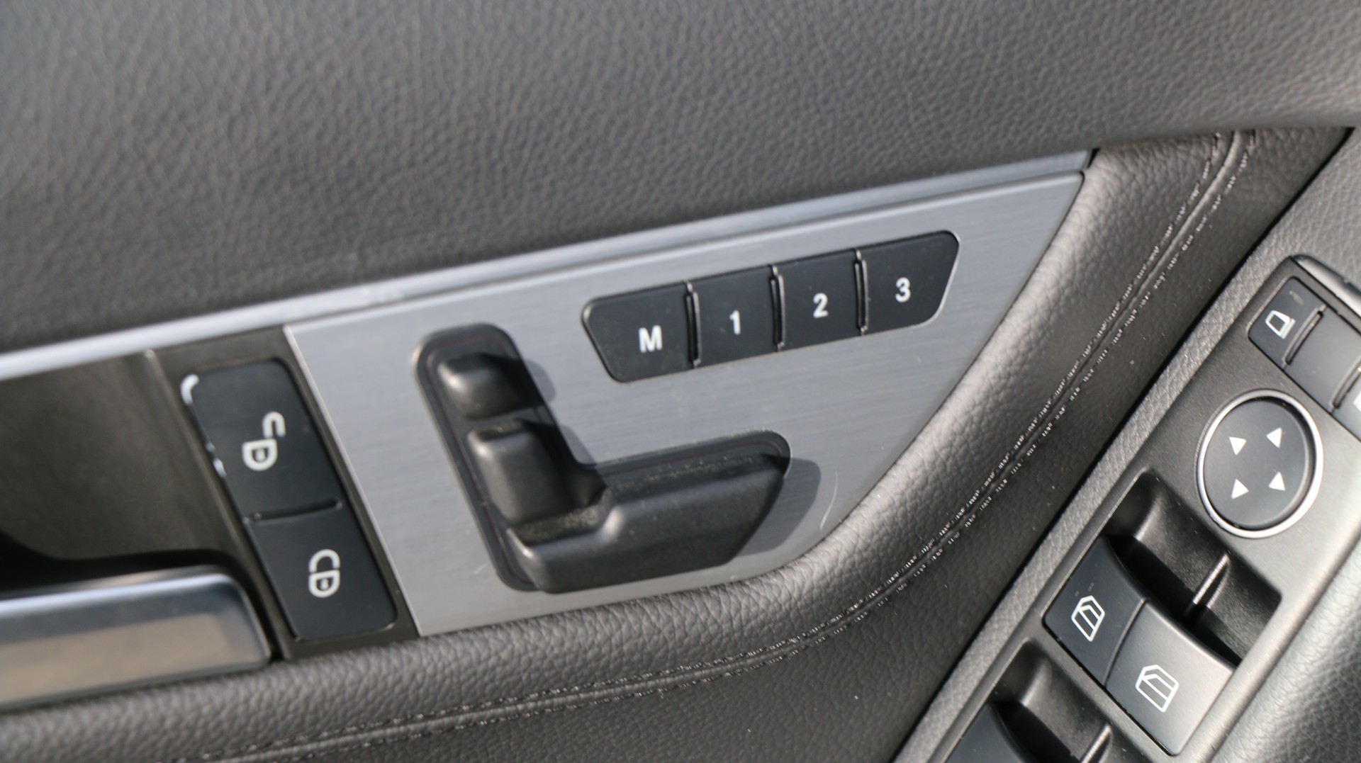 MERCEDES-BENZ C 350 Avantgarde 4Matic-image-7