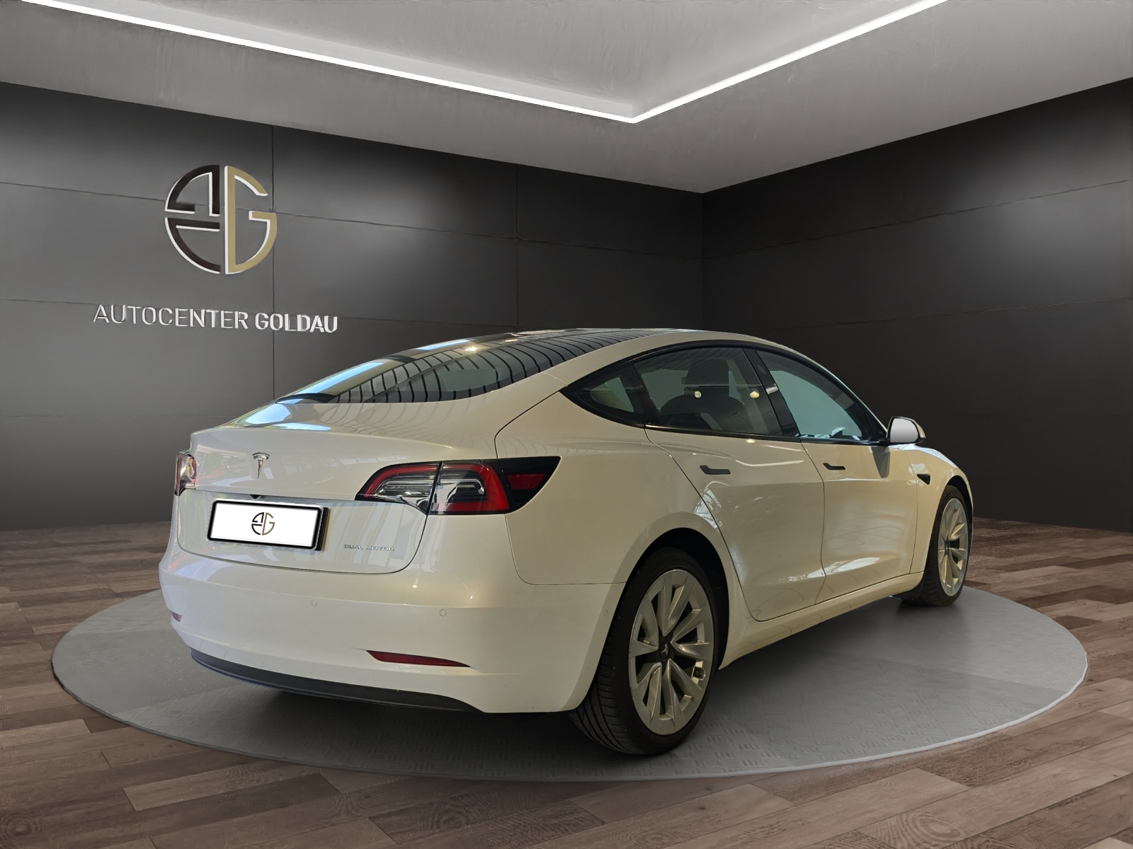 TESLA Model 3 Long Range Dual Motor AWD-image-3
