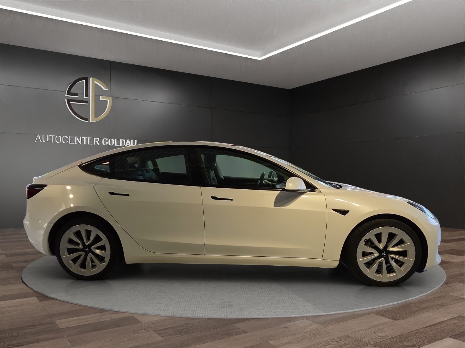 TESLA Model 3 Long Range Dual Motor AWD-image-4