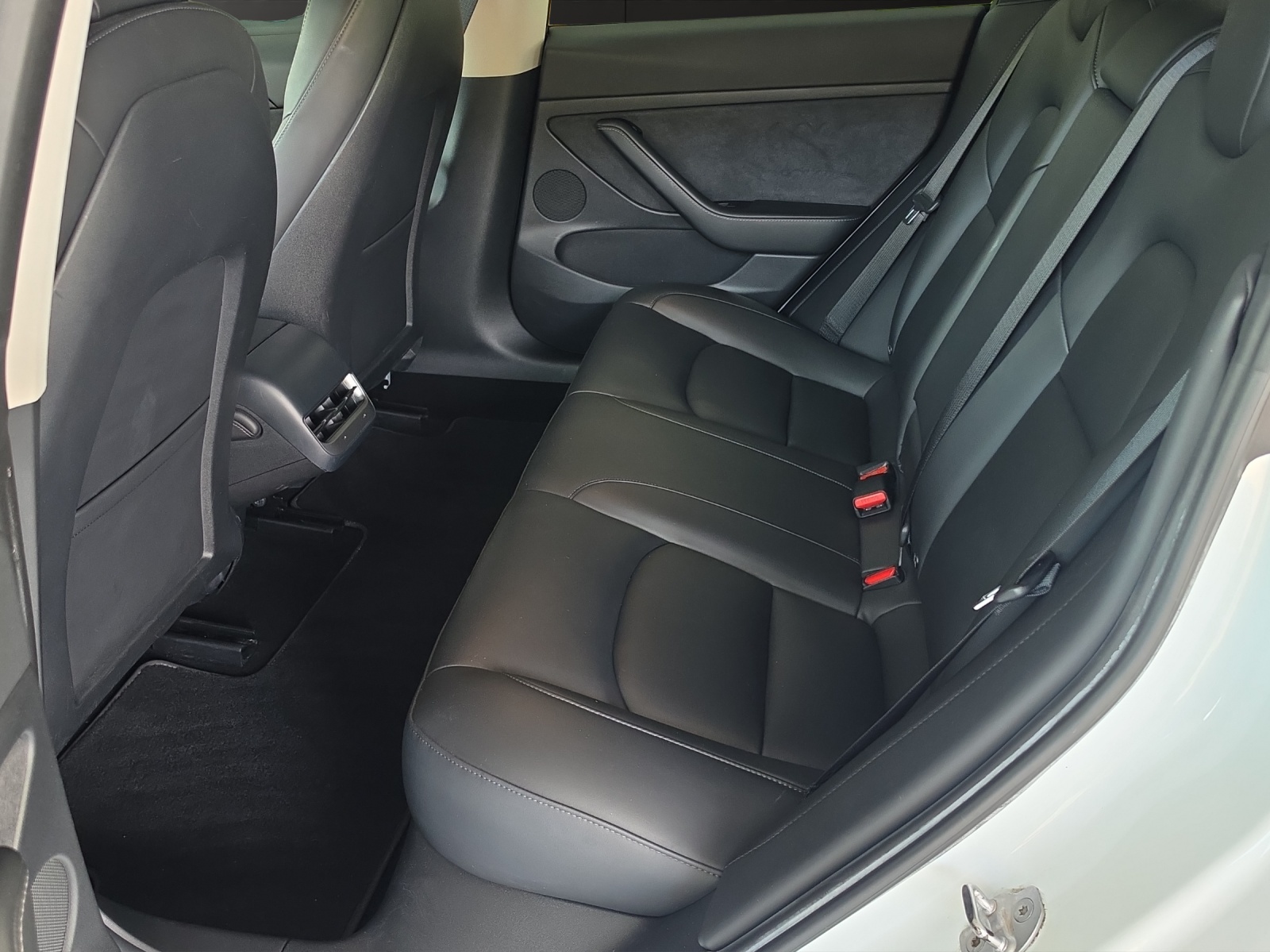 TESLA Model 3 Long Range Dual Motor AWD-image-10