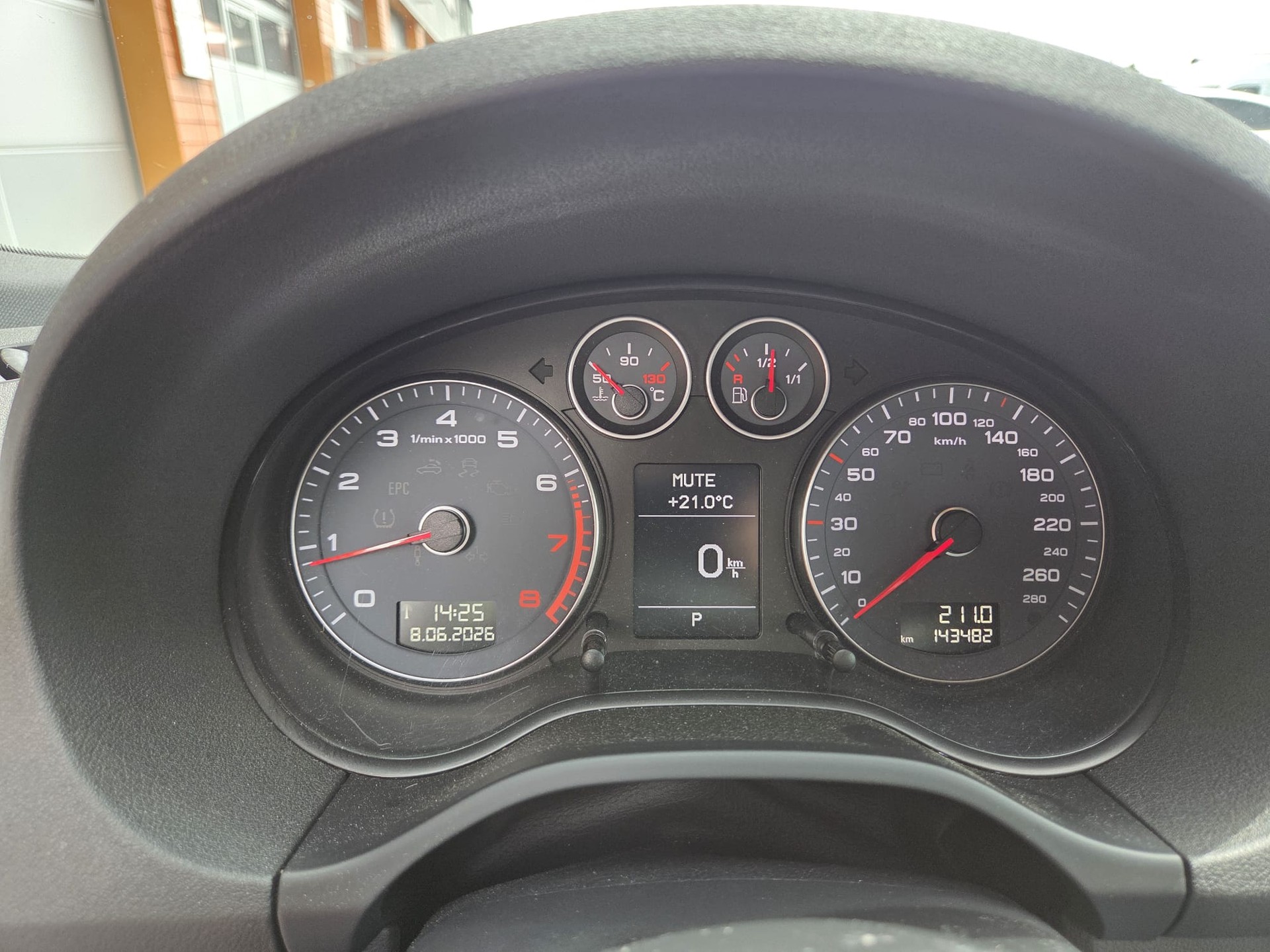 AUDI A3 Sportback 2.0 TFSI Ambition quattro S-tronic-image-7