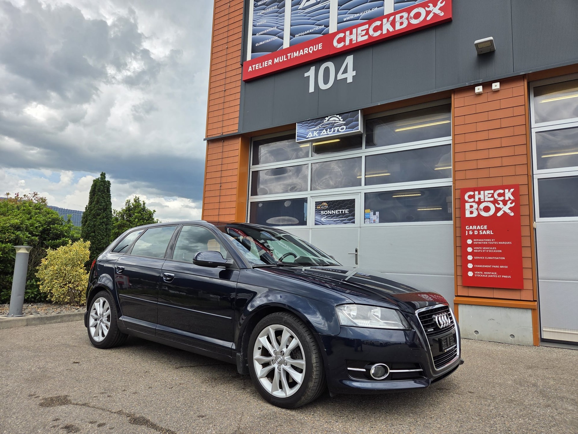 AUDI A3 Sportback 2.0 TFSI Ambition quattro S-tronic-image-0