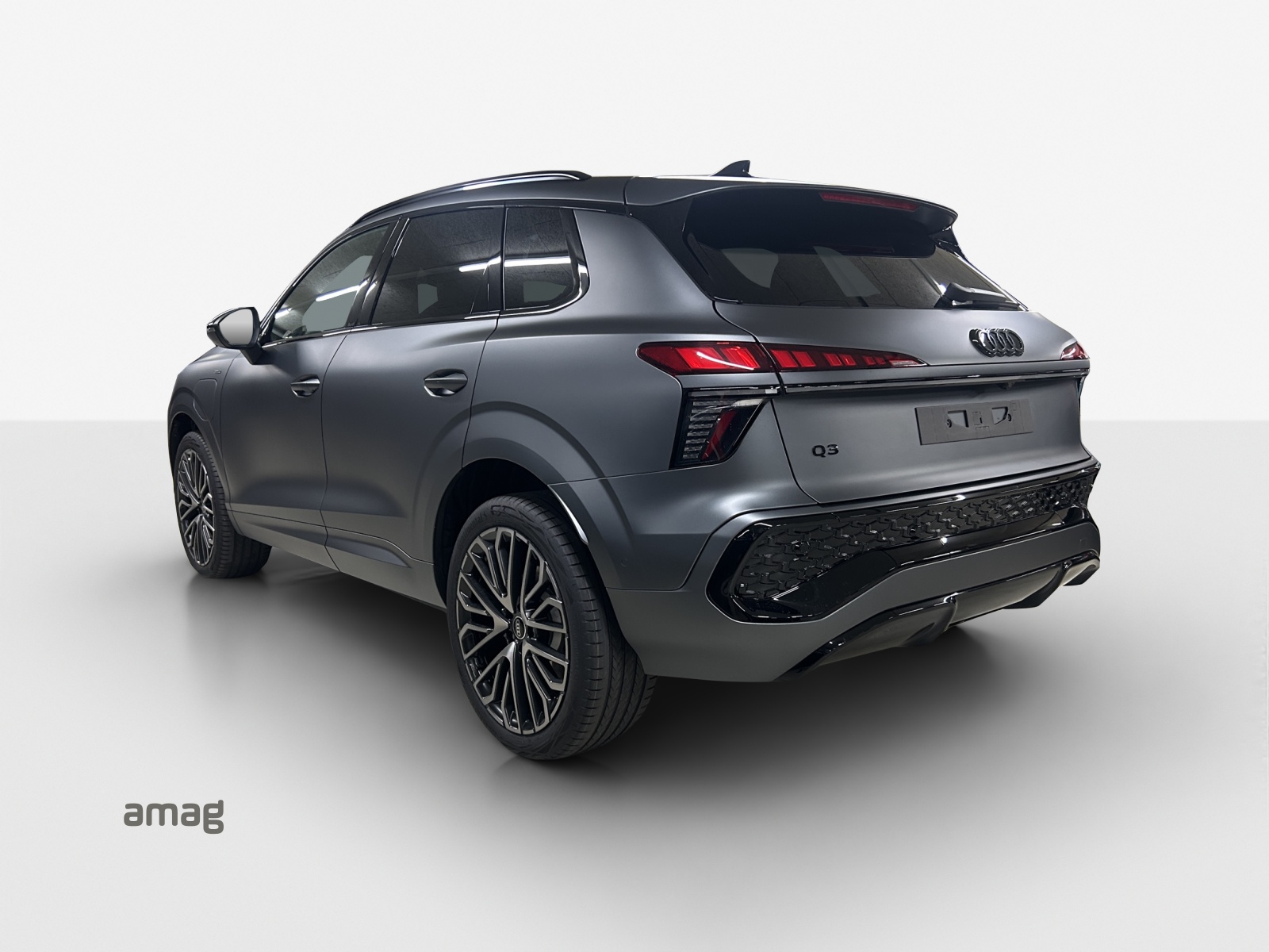AUDI Q3 SUV e-hybrid 200 kW S tronig-image-3