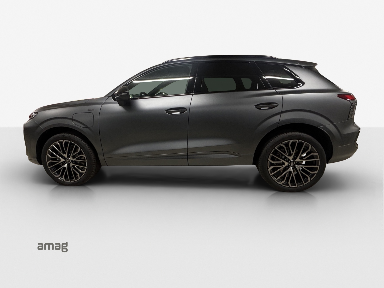 AUDI Q3 SUV e-hybrid 200 kW S tronig-image-2