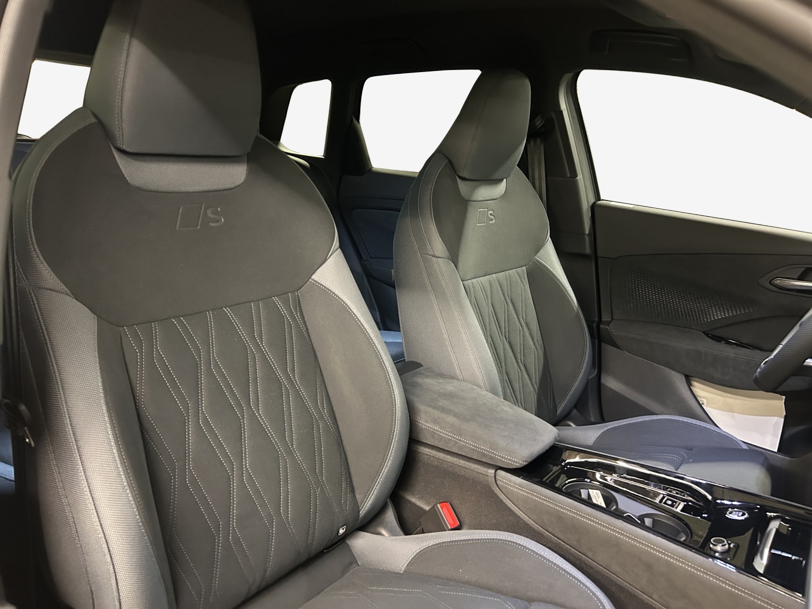 AUDI Q3 SUV e-hybrid 200 kW S tronig-image-15