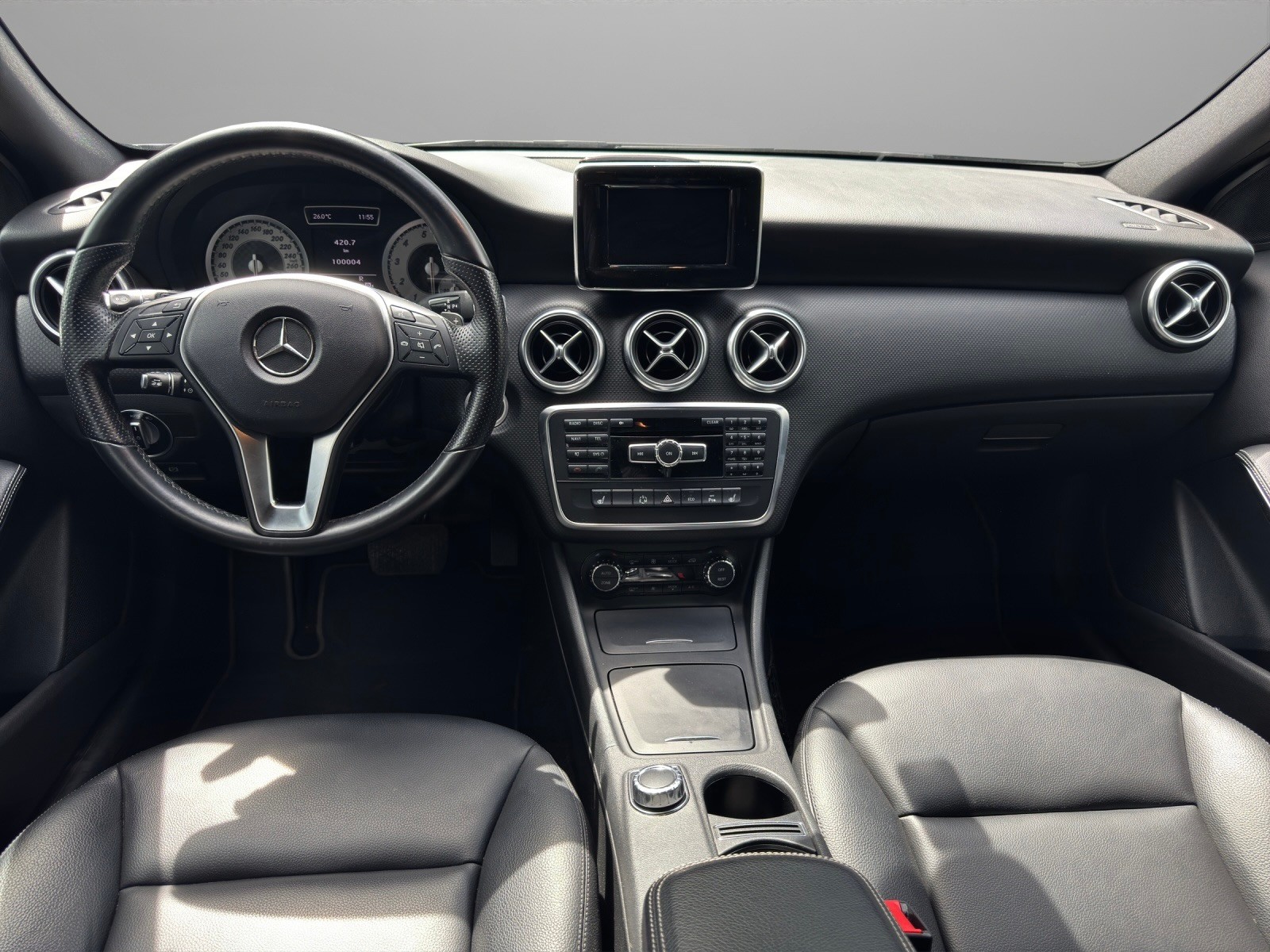 MERCEDES-BENZ A 200 Urban 7G-DCT-image-8