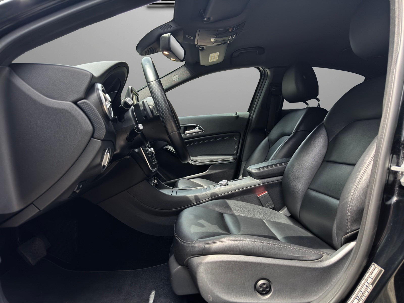 MERCEDES-BENZ A 200 Urban 7G-DCT-image-7