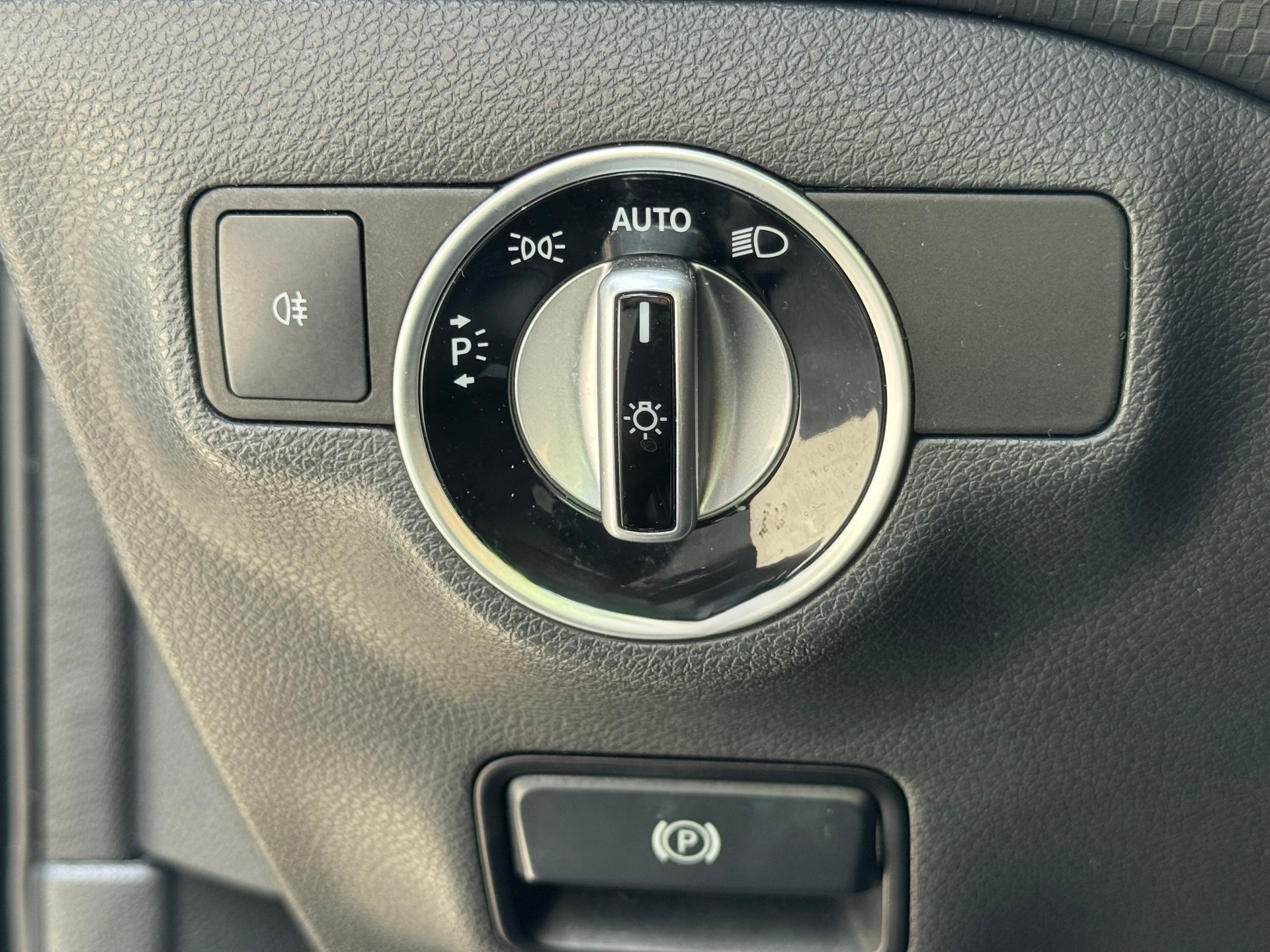 MERCEDES-BENZ A 200 Urban 7G-DCT-image-20