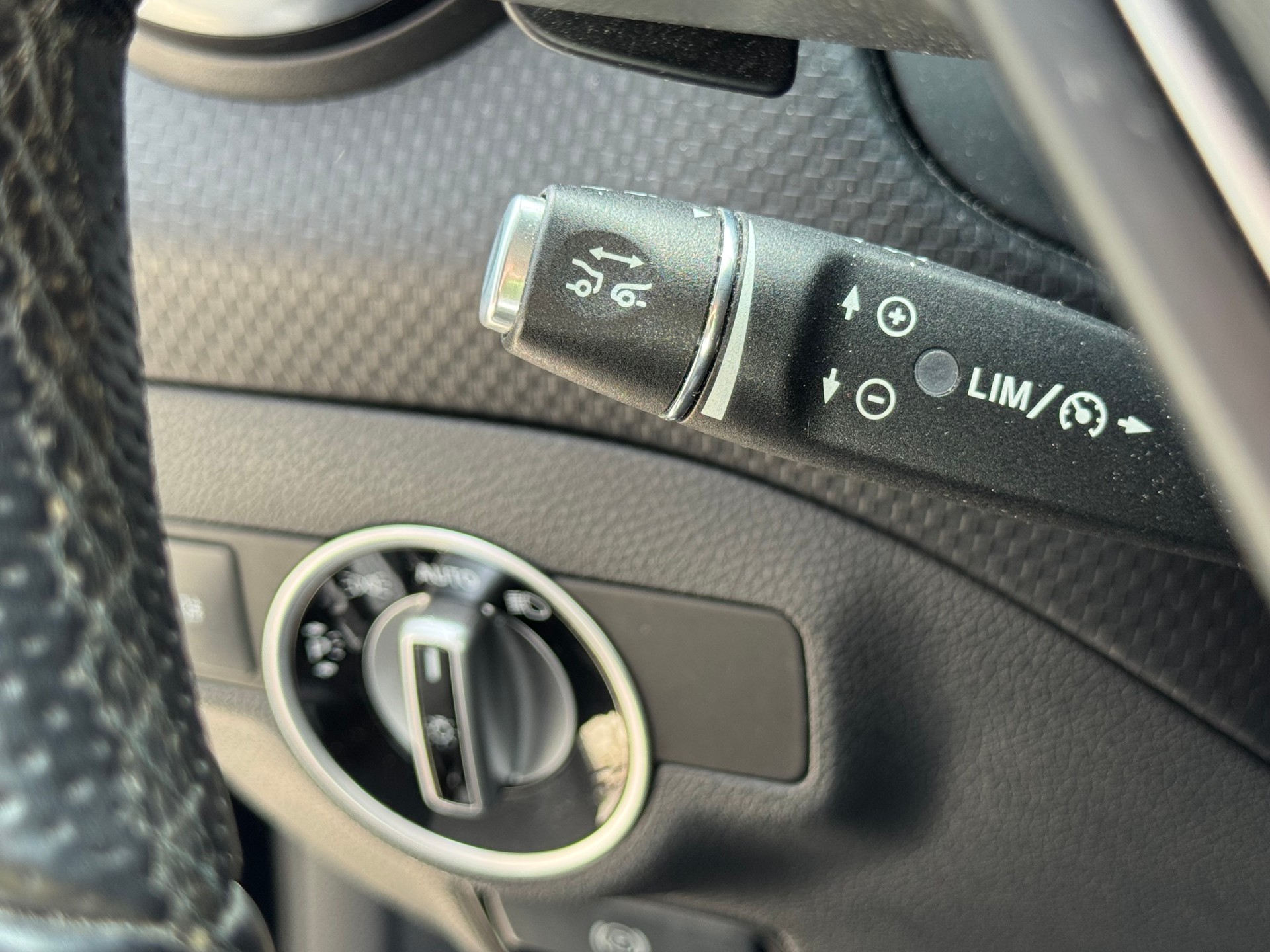MERCEDES-BENZ A 200 Urban 7G-DCT-image-19