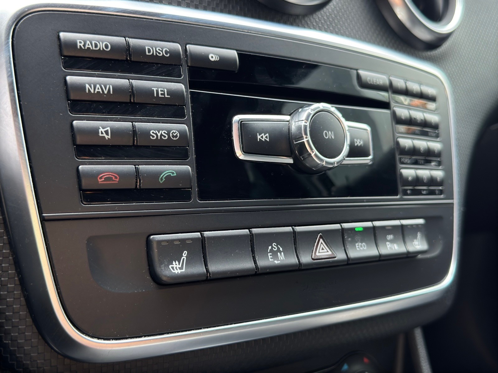 MERCEDES-BENZ A 200 Urban 7G-DCT-image-16