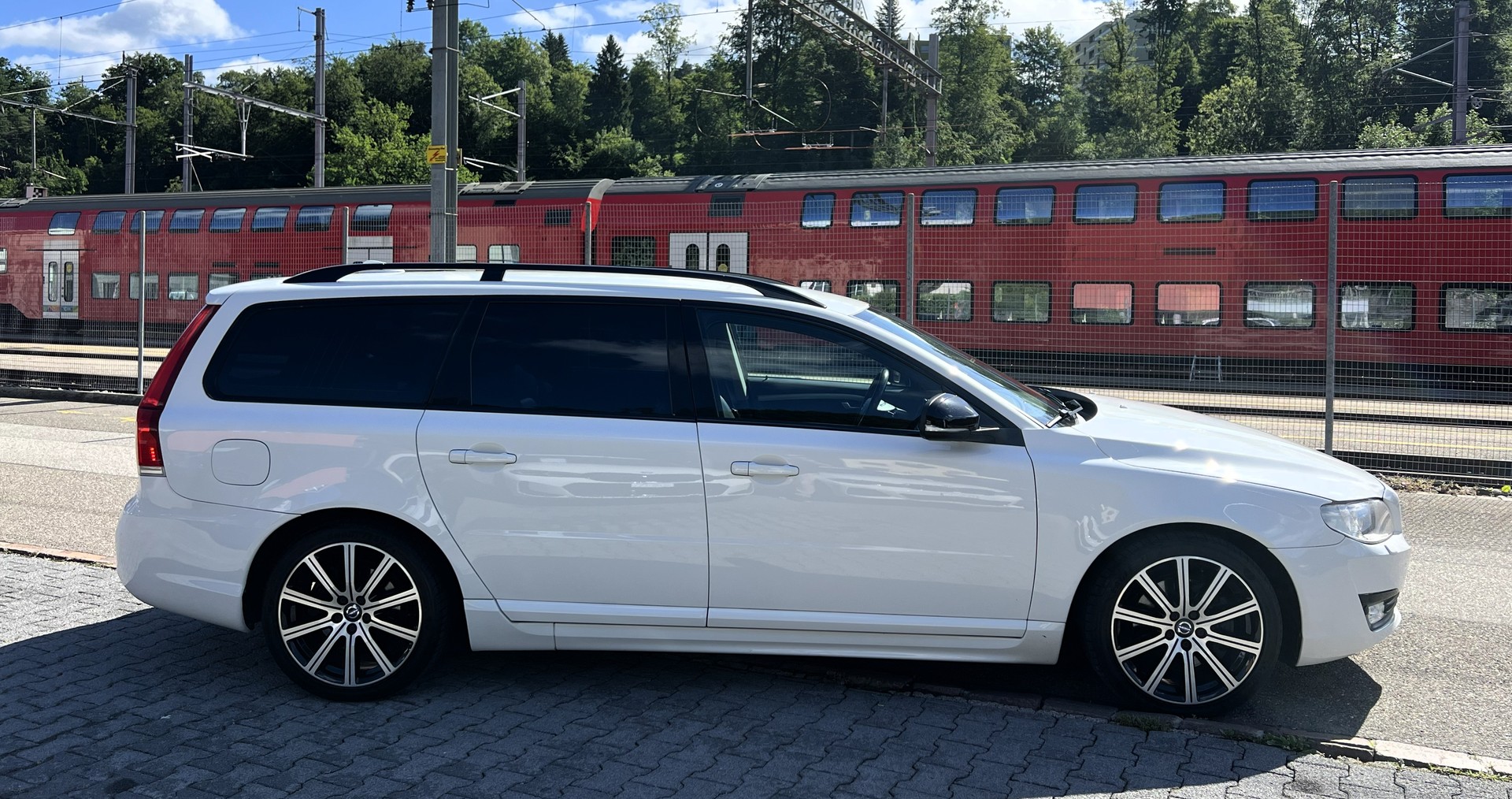 VOLVO V70 D4 AWD Momentum Dynamic Edition Geartronic-image-4
