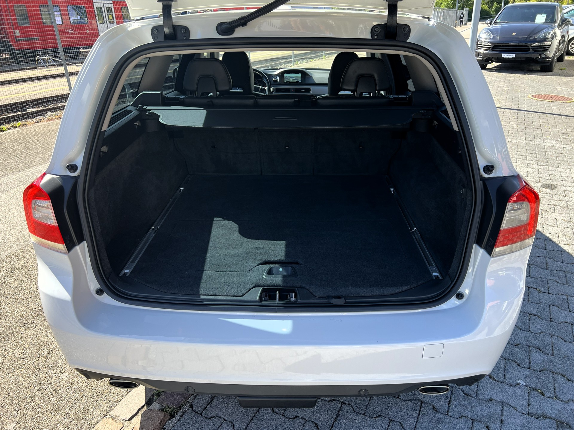 VOLVO V70 D4 AWD Momentum Dynamic Edition Geartronic-image-10