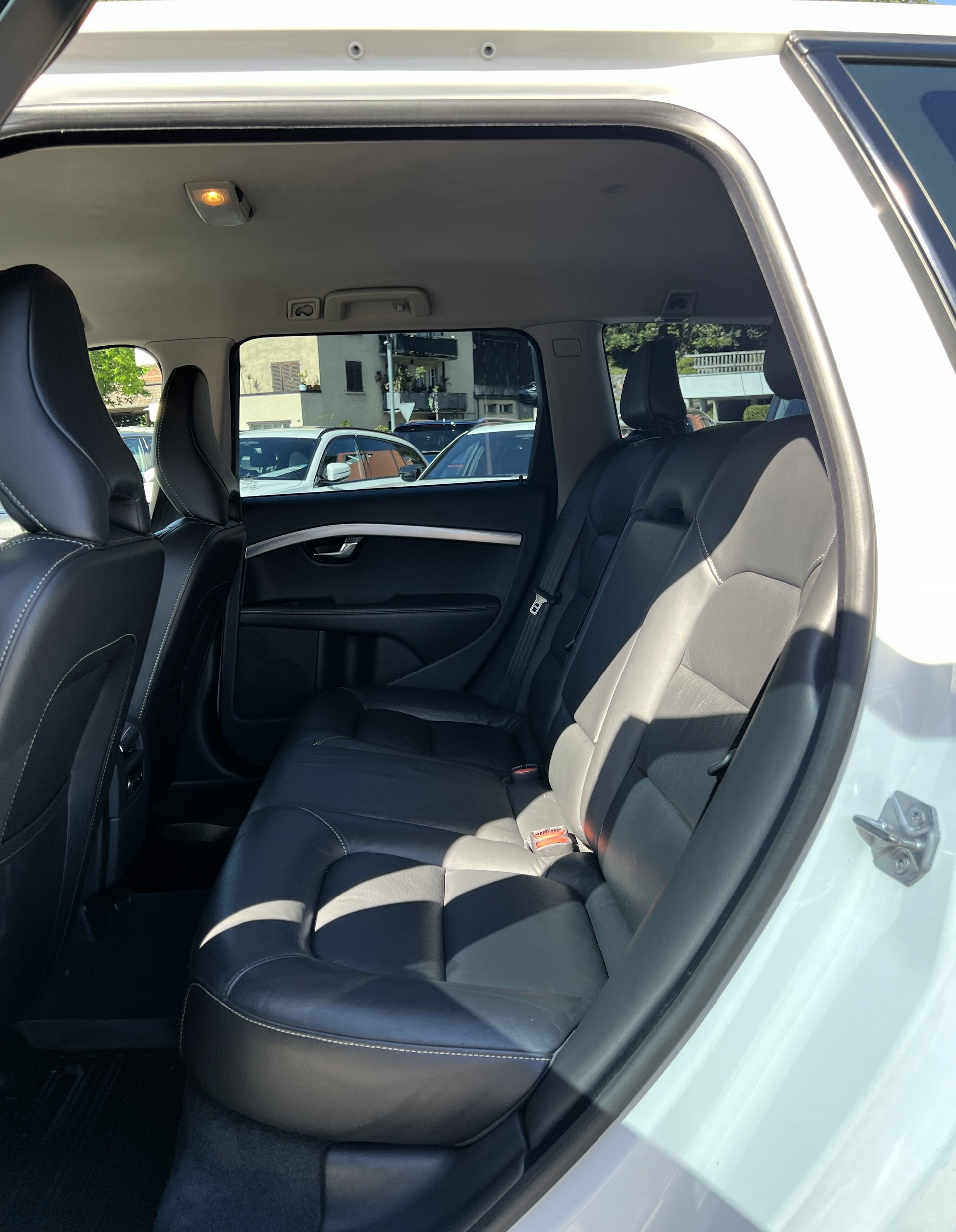 VOLVO V70 D4 AWD Momentum Dynamic Edition Geartronic-image-11