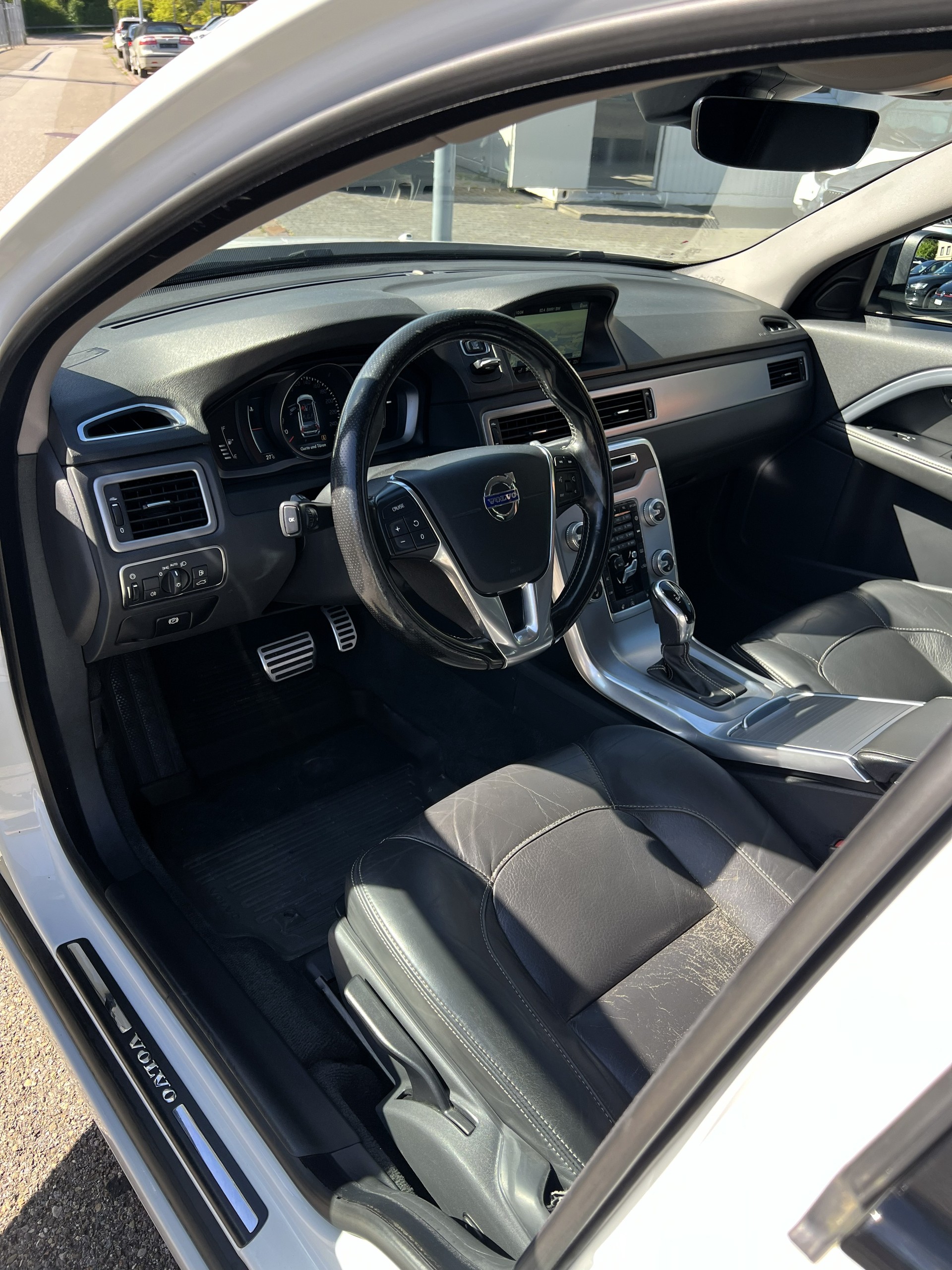 VOLVO V70 D4 AWD Momentum Dynamic Edition Geartronic-image-14