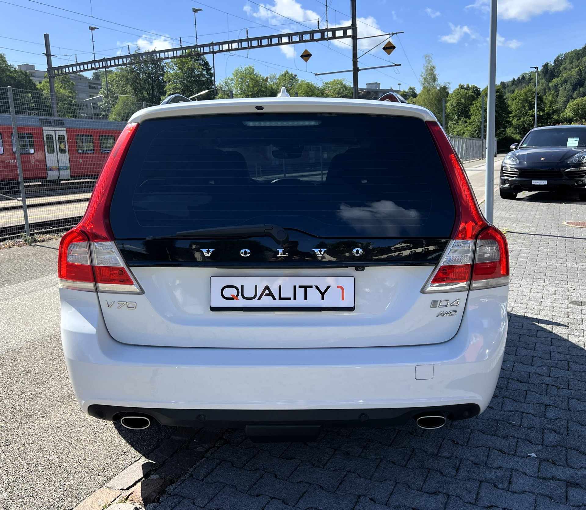 VOLVO V70 D4 AWD Momentum Dynamic Edition Geartronic-image-3