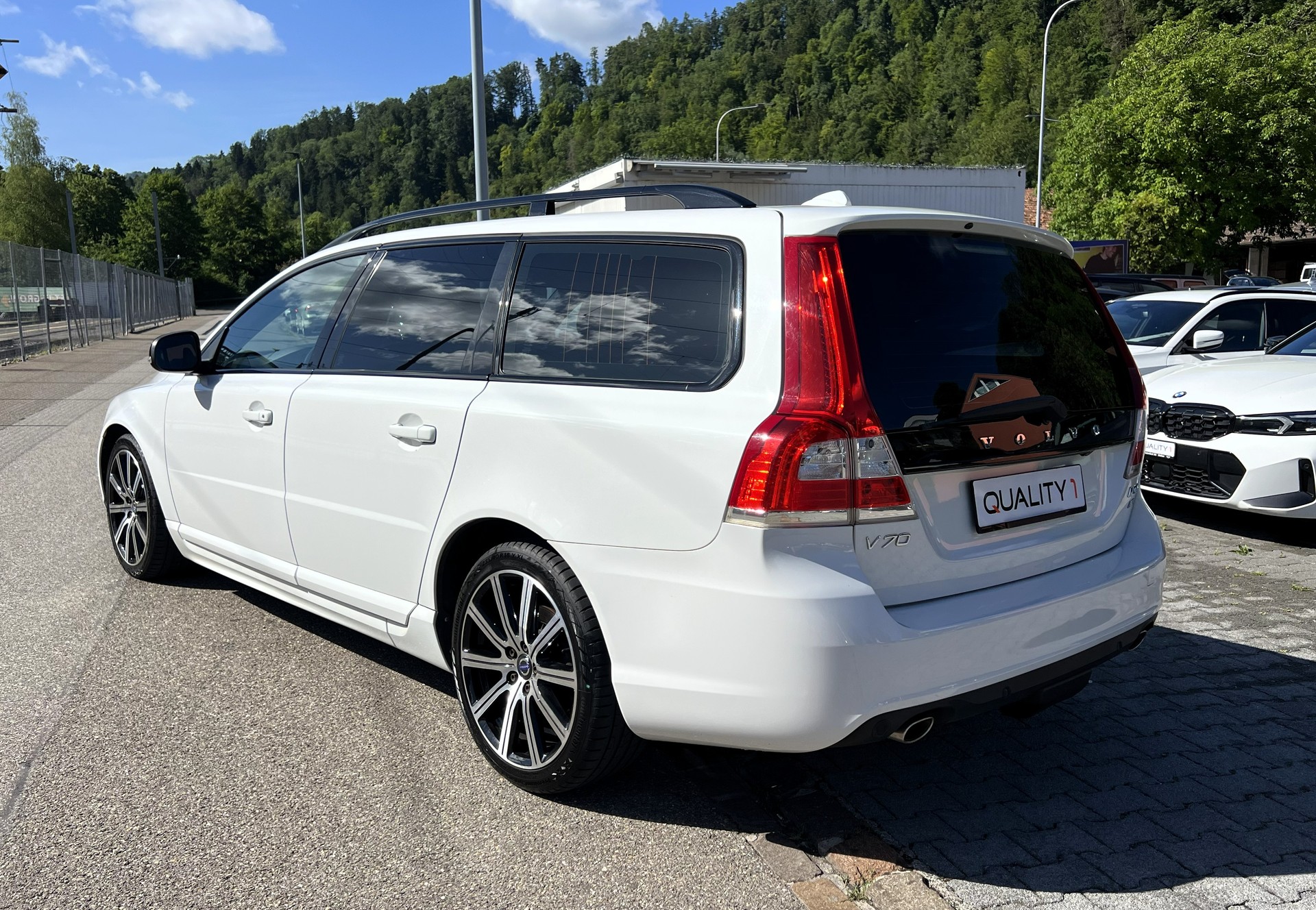 VOLVO V70 D4 AWD Momentum Dynamic Edition Geartronic-image-2