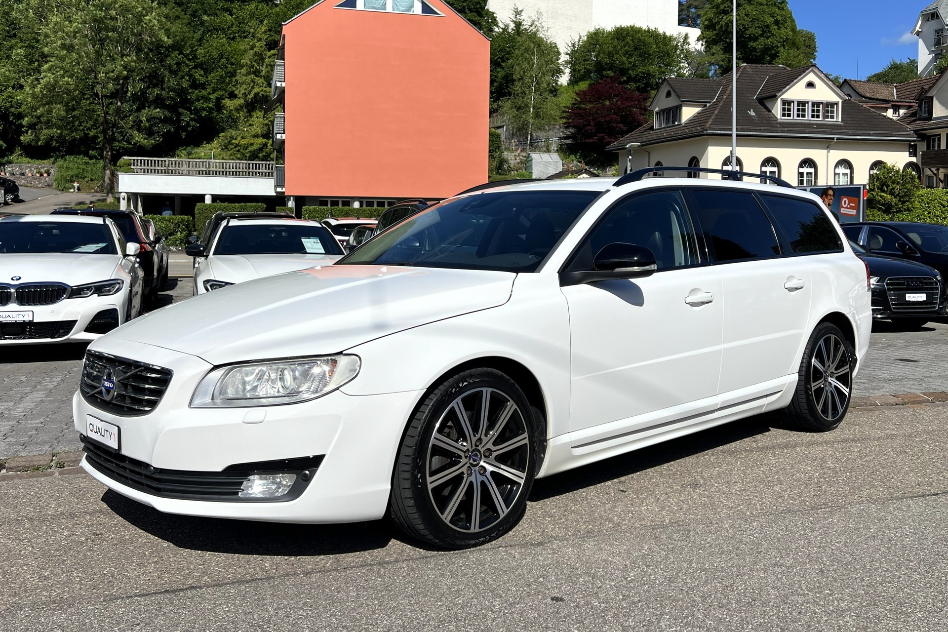 VOLVO V70 D4 AWD Momentum Dynamic Edition Geartronic-image-0
