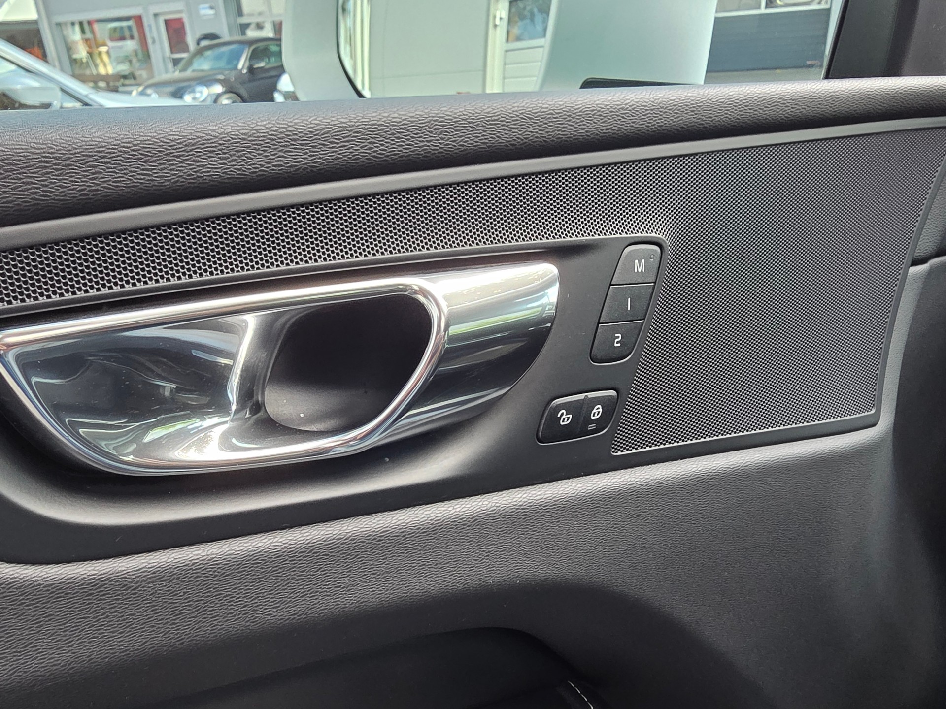 VOLVO XC60 T5 AWD R-Design ** VSP VOLVO SUISSE PACKAGE -KEYLESS -360° KAMERA - ACC AUT-DISTANZREGLER -ADAPTIVE LED - MEMORY PAKET-image-10