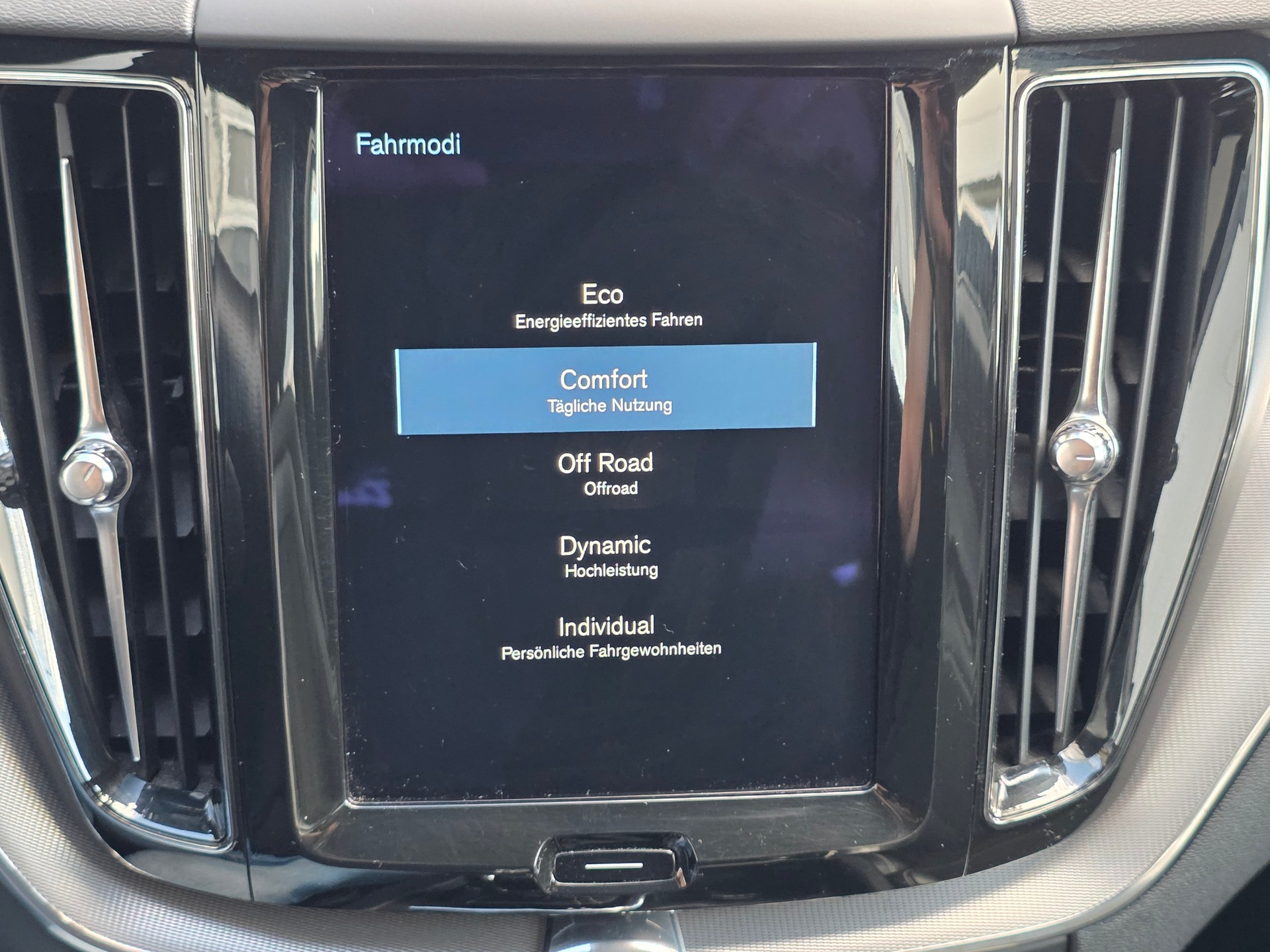 VOLVO XC60 T5 AWD R-Design ** VSP VOLVO SUISSE PACKAGE -KEYLESS -360° KAMERA - ACC AUT-DISTANZREGLER -ADAPTIVE LED - MEMORY PAKET-image-13