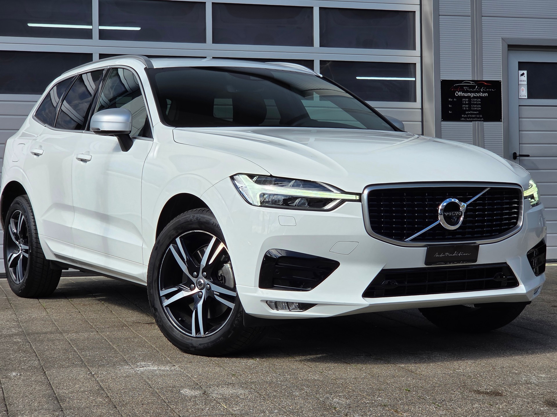 VOLVO XC60 T5 AWD R-Design ** VSP VOLVO SUISSE PACKAGE -KEYLESS -360° KAMERA - ACC AUT-DISTANZREGLER -ADAPTIVE LED - MEMORY PAKET