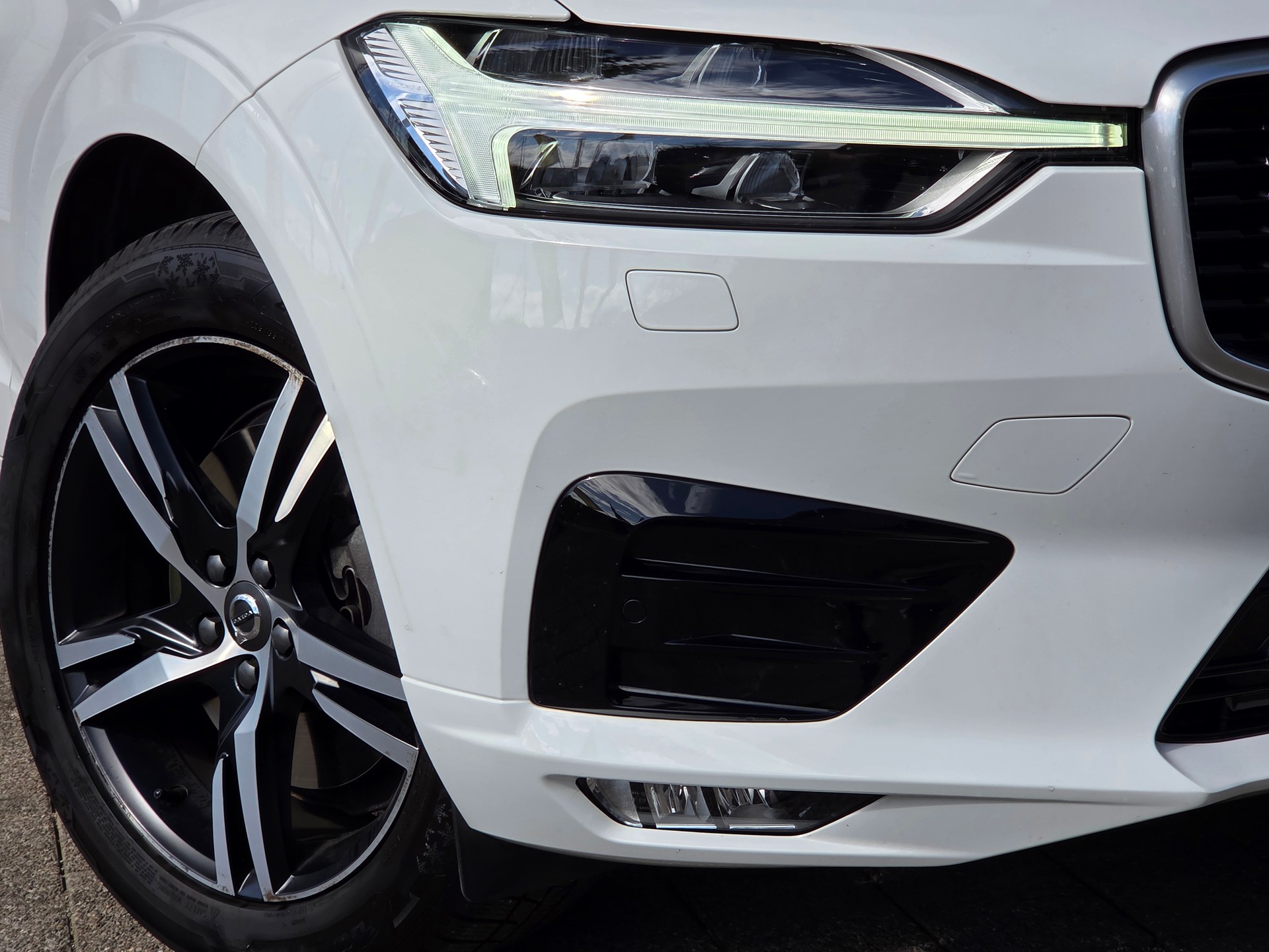 VOLVO XC60 T5 AWD R-Design ** VSP VOLVO SUISSE PACKAGE -KEYLESS -360° KAMERA - ACC AUT-DISTANZREGLER -ADAPTIVE LED - MEMORY PAKET-image-4