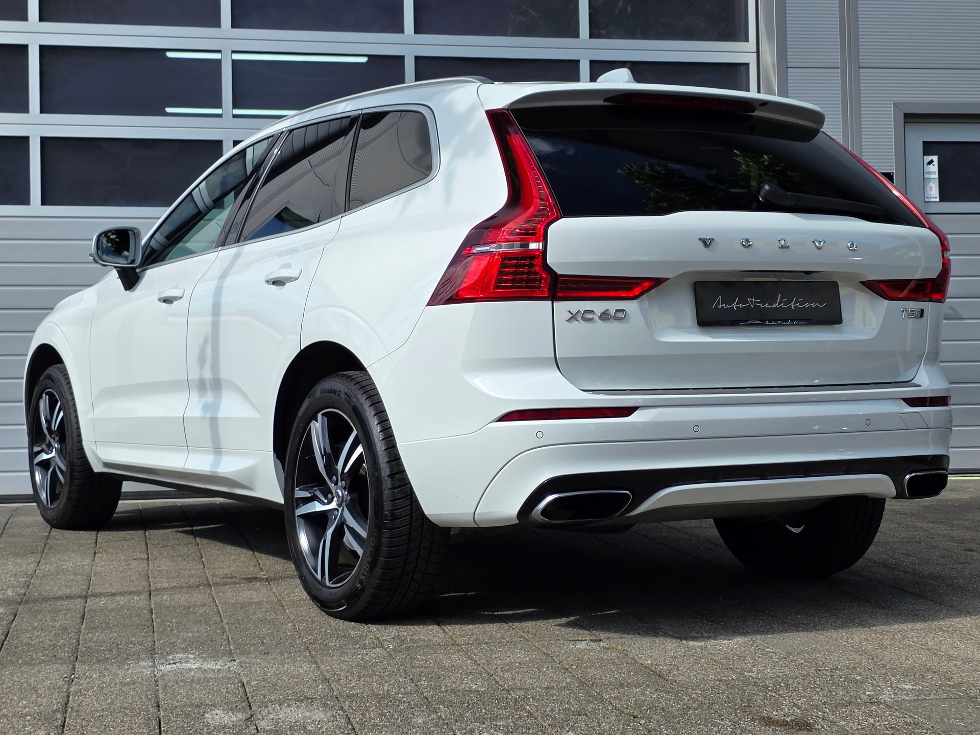 VOLVO XC60 T5 AWD R-Design ** VSP VOLVO SUISSE PACKAGE -KEYLESS -360° KAMERA - ACC AUT-DISTANZREGLER -ADAPTIVE LED - MEMORY PAKET-showroom-element-2