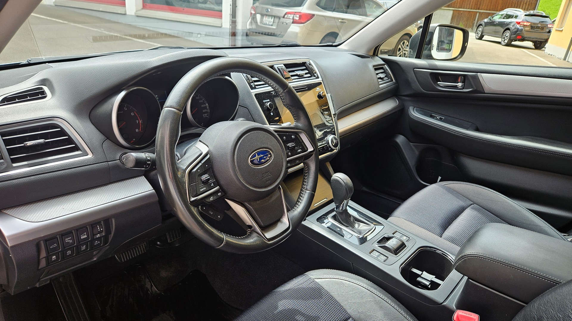 SUBARU Outback 2.5i Swiss Plus AWD Lineartronic-image-3