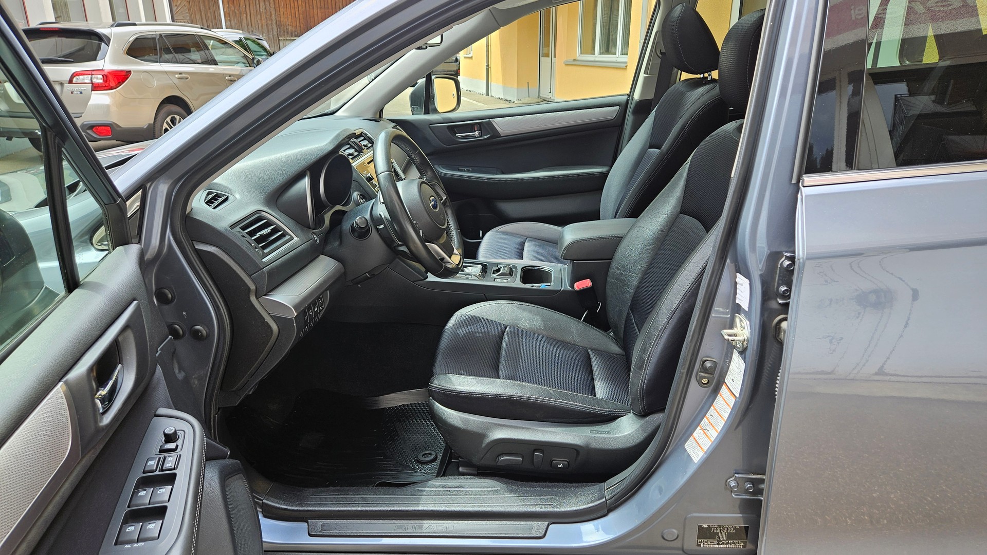 SUBARU Outback 2.5i Swiss Plus AWD Lineartronic-image-2