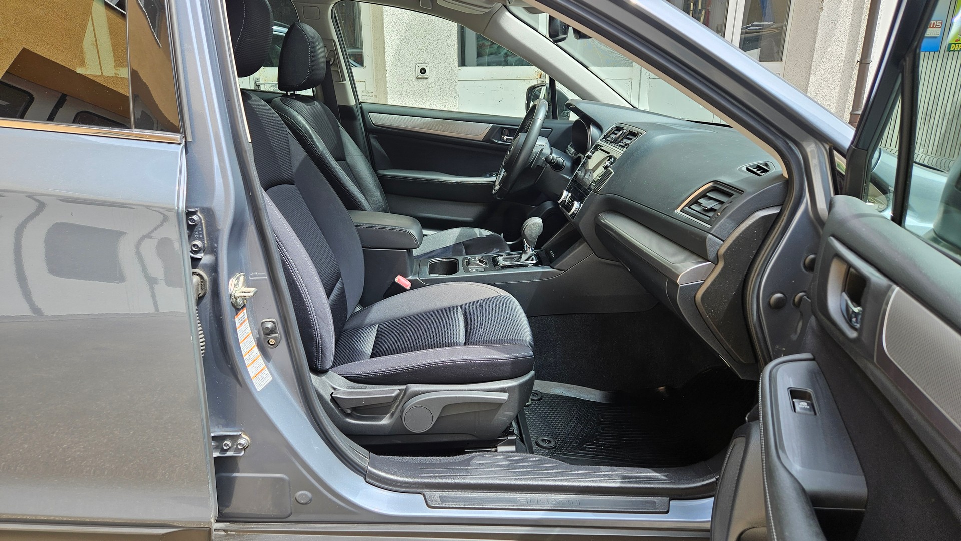 SUBARU Outback 2.5i Swiss Plus AWD Lineartronic-image-8