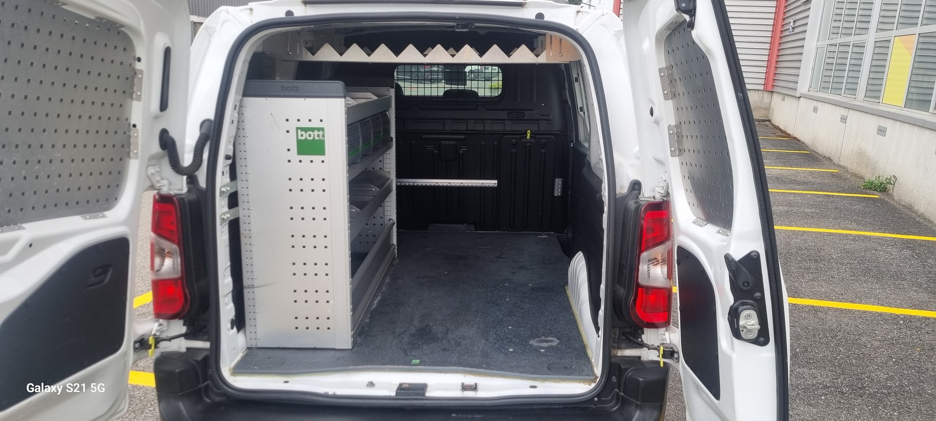 PEUGEOT Partner 1.5 Blue HDi s/s Asphalt Long 1000kg-image-9