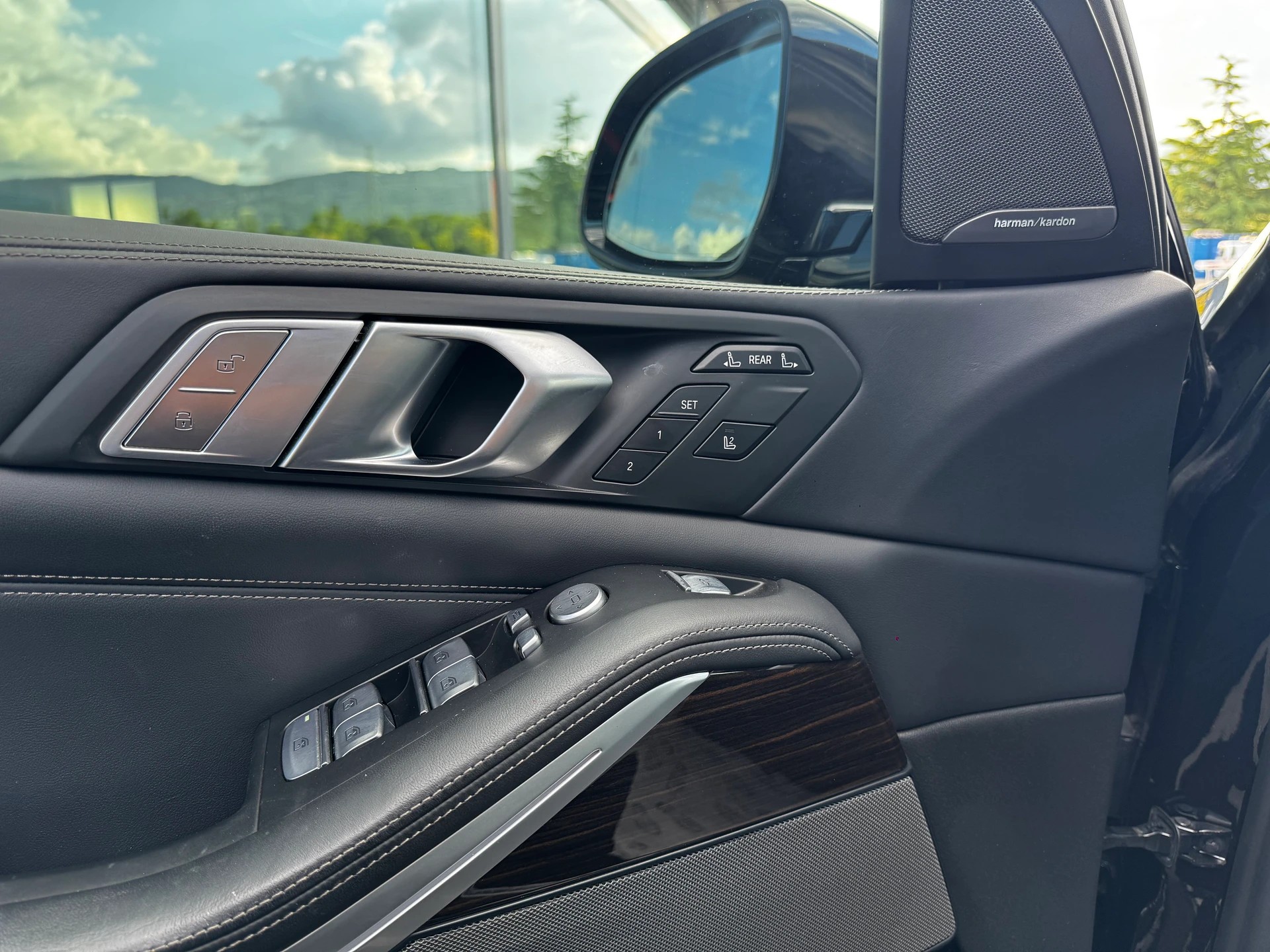 BMW X7 xDrive 48V 40i Steptronic-image-14