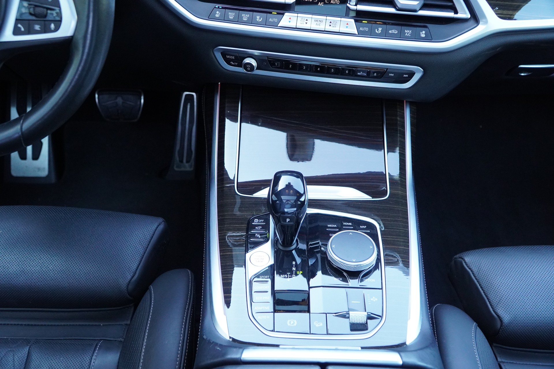 BMW X7 xDrive 48V 40i Steptronic-image-28