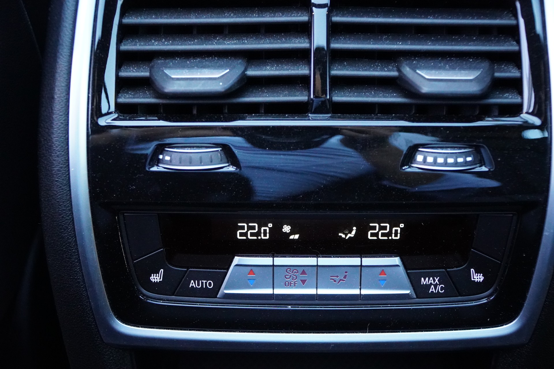 BMW X7 xDrive 48V 40i Steptronic-image-26