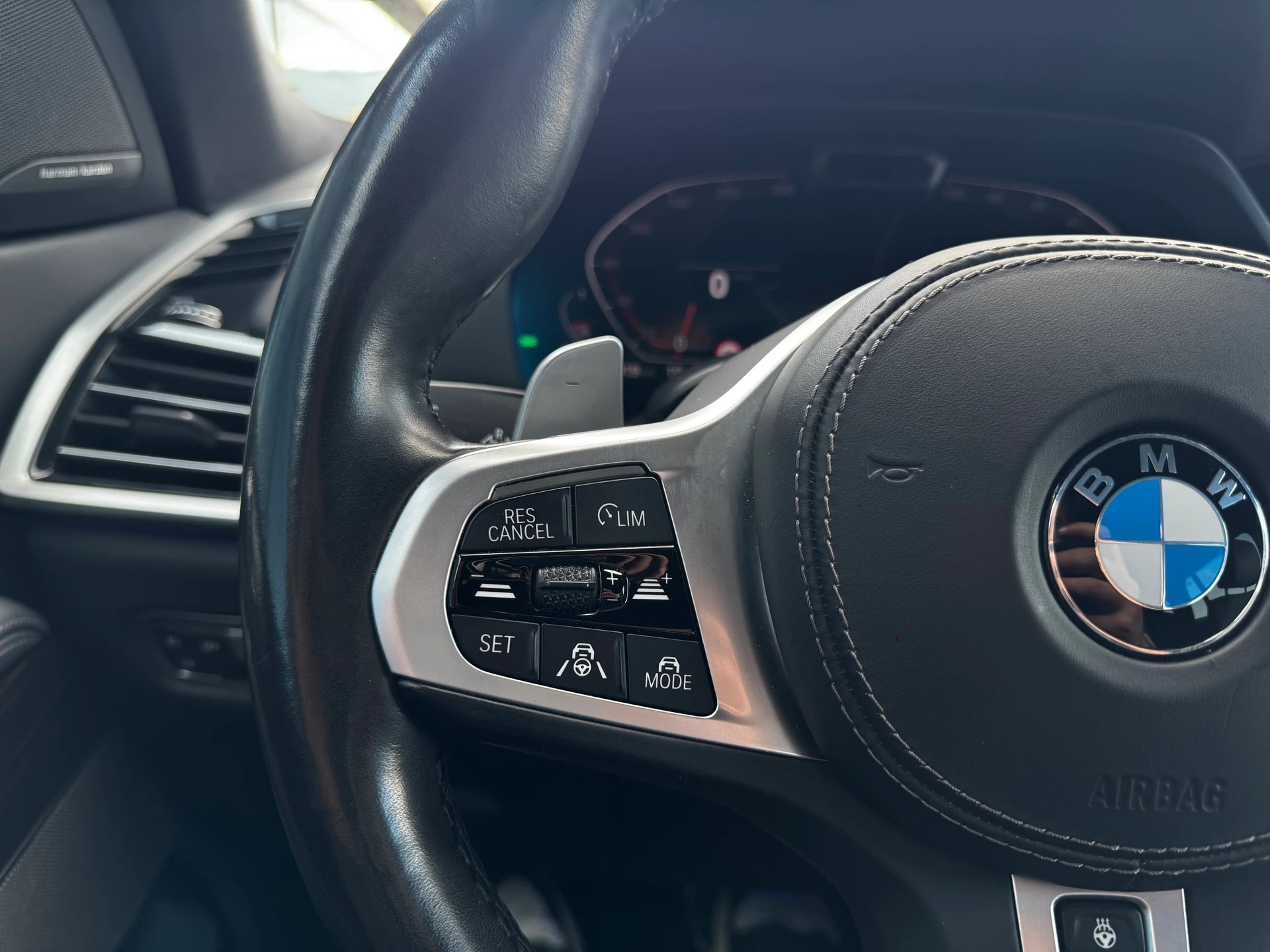 BMW X7 xDrive 48V 40i Steptronic-image-18