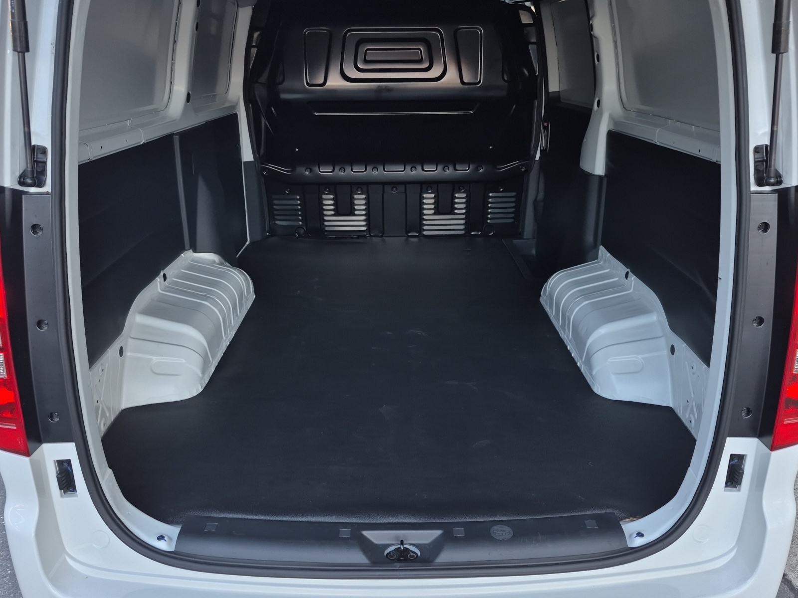 JAC M3 EV-image-9