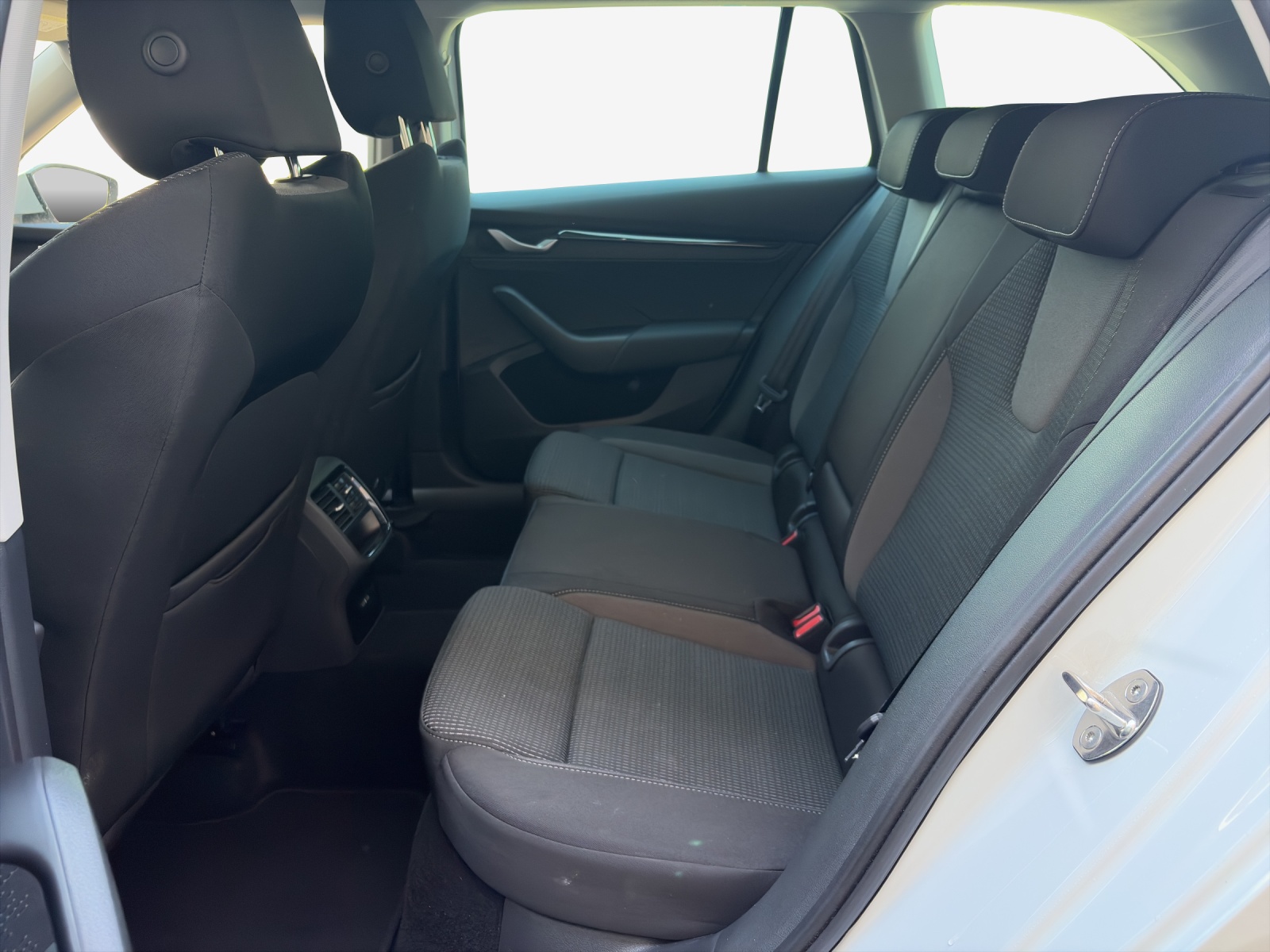 SKODA Octavia Combi 1.5 TSI mHEV DSG Dynamic-image-11